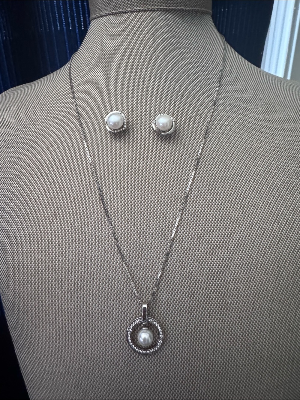 Sterling Silver Pearl Pendant Necklace and Stud Earring Set - White Pearls